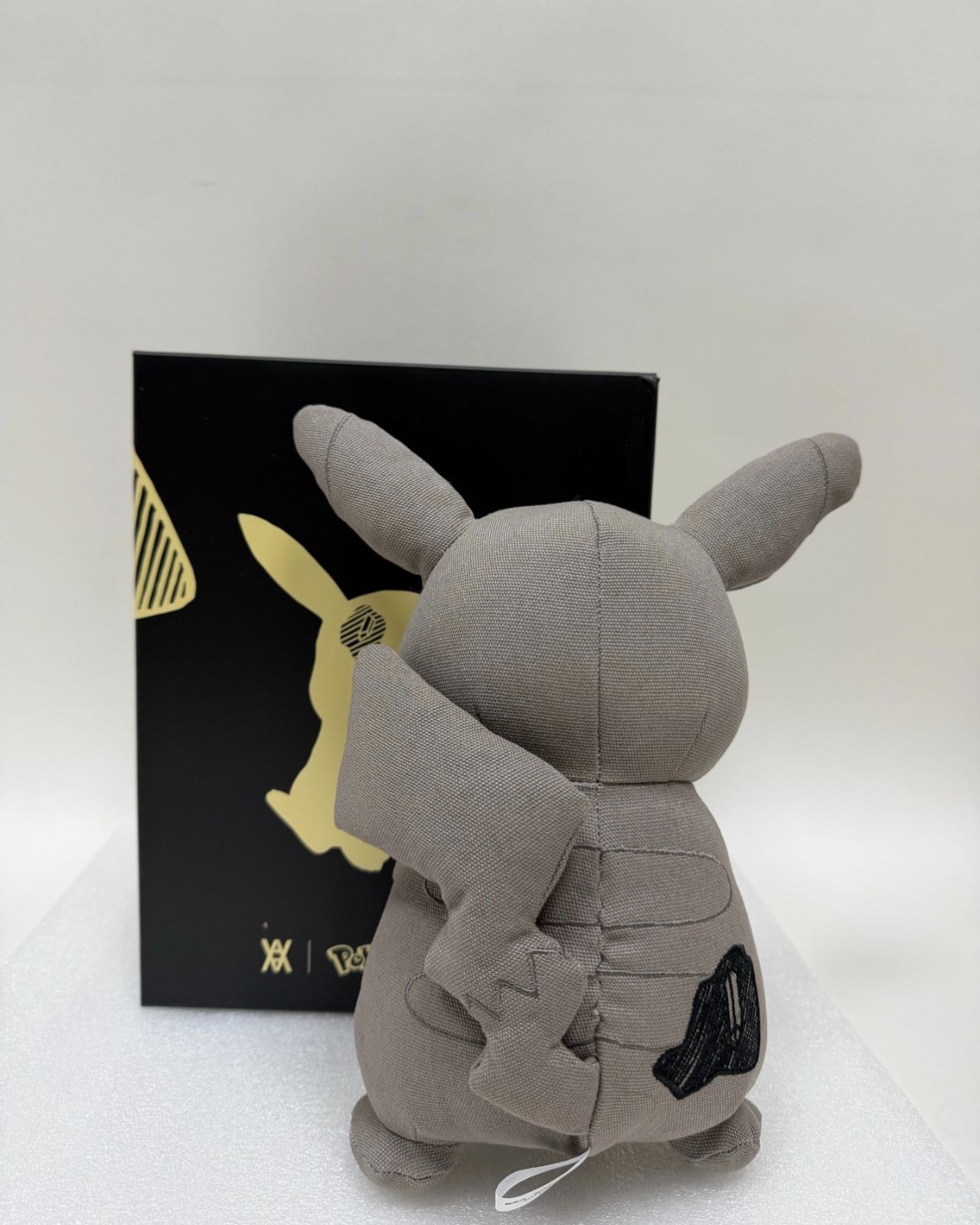 スモール Daniel Arsham×Pokemon plush Pikachu Daniel Pikachu