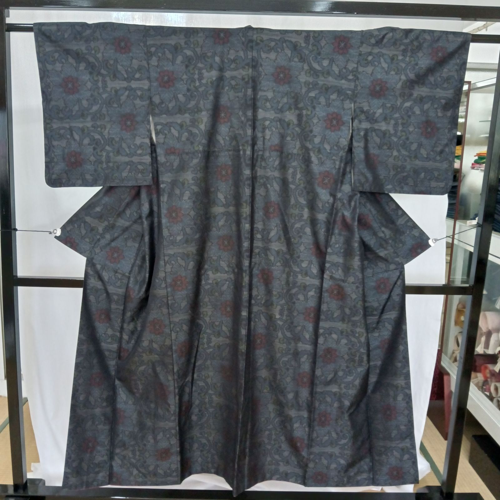 美品 中古 大島紬 正絹 花唐草総柄 上品シック 大人の粋な装いに 身丈 
