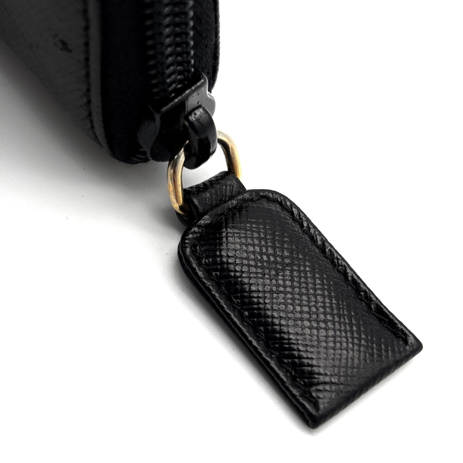 PRADA 三角ロゴ レザー ラウンドファスナー ケース 財布 コンパクト