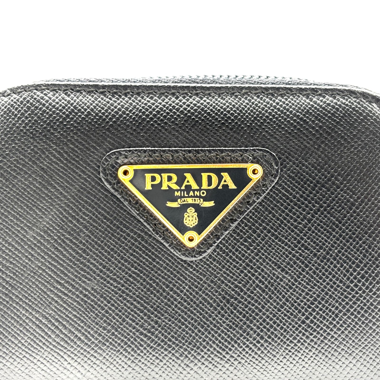 未使用に近い PRADA コインケース 三角プレート サフィアー ラウンド