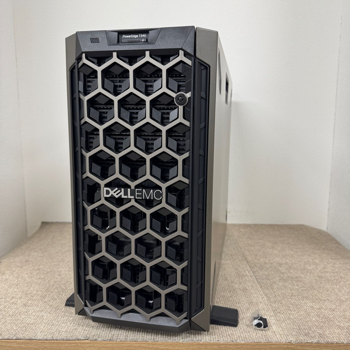 Dell EMC PowerEdge T340 LFF 8BAY 1x E-2224 4core 3.40GHz 16GB 1x 2TB H330 動作品 [SV269]