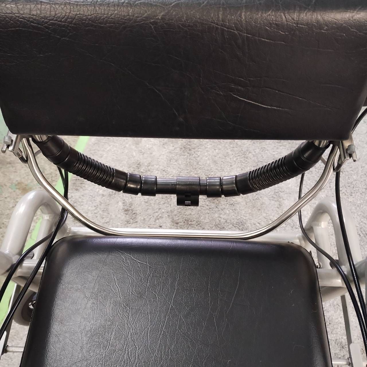 HK-5830)ウェルパートナーズ ラビット WA-2 前腕支持型 歩行補助車