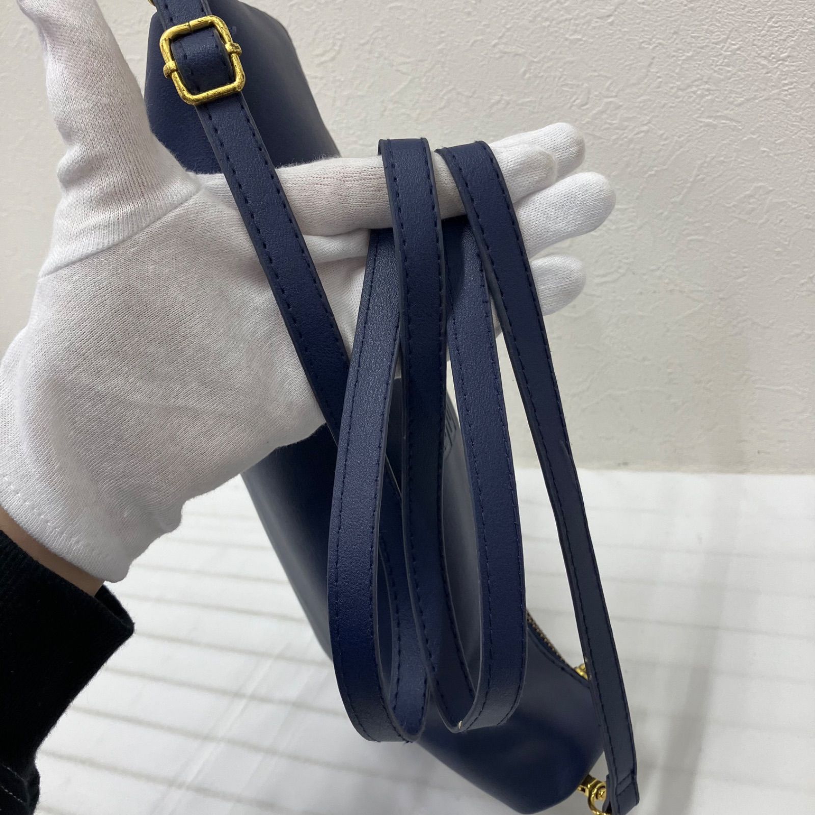792 GIVENCHY ジバンシー ショルダーバッグ 斜めがけ 紐調節可能 
