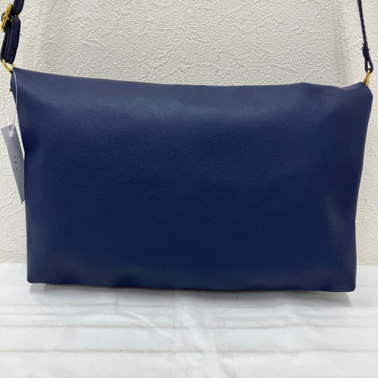 792 GIVENCHY ジバンシー ショルダーバッグ 斜めがけ 紐調節可能 