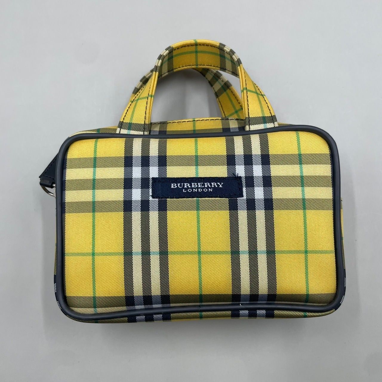 未使用級 BURBERRY バーバリー マルチポーチ 持ち手付き バニティ 