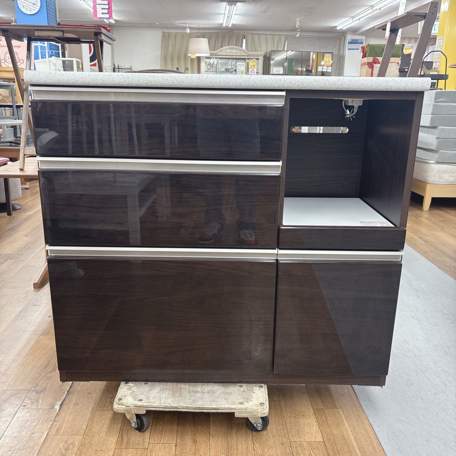 I309 ? 名古屋市近郊配送設置無料！ NITORI キッチンカウンター 食器 