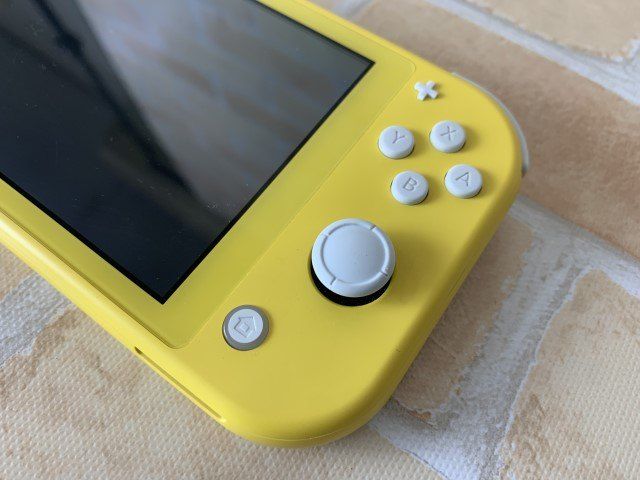 中古】 Nintendo Switch Lite 本体 ﾆﾝﾃﾝﾄﾞｰｽｲｯﾁ ﾗｲﾄ 各色 551419