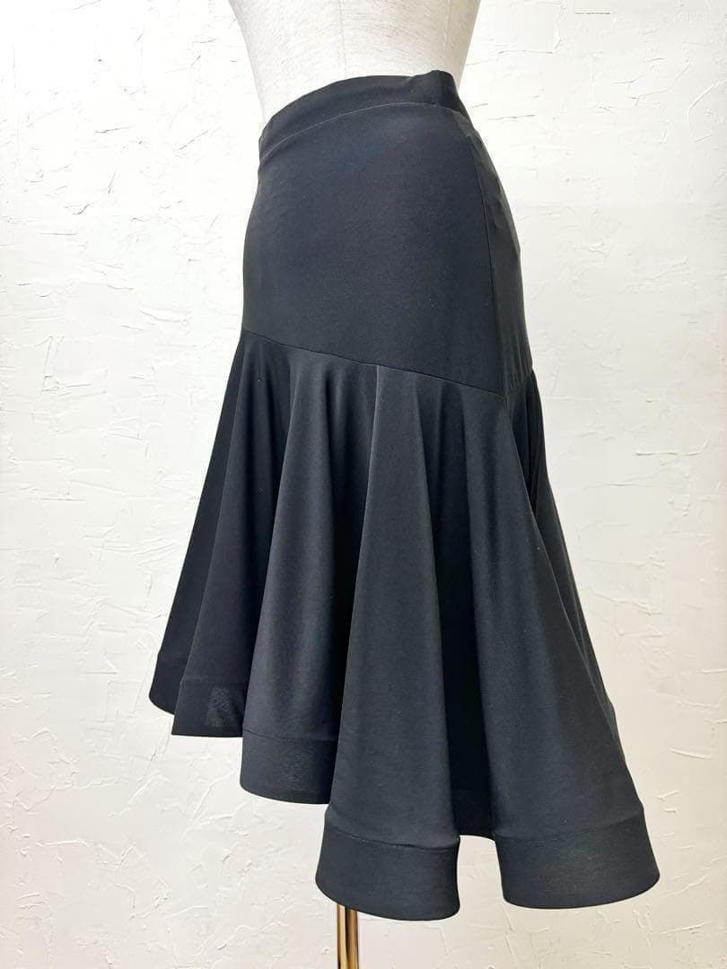 【ラテン】新品　切り替えアシンメトリー中丈スカート黒　裾ホースヘアー　b482 ラテン】新品 切り替えアシンメトリー中丈スカート黒 裾ホースヘアー