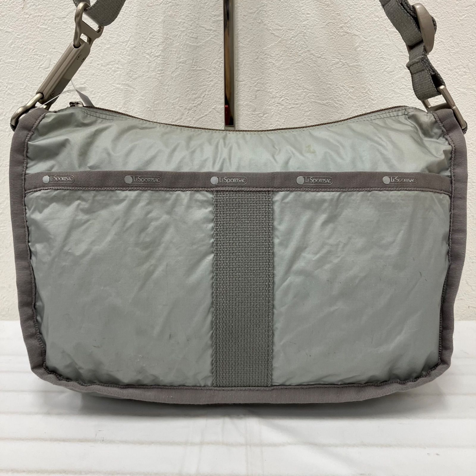 746 LeSportsac レスポートサック ショルダーバッグ 斜めがけ 紐調節 
