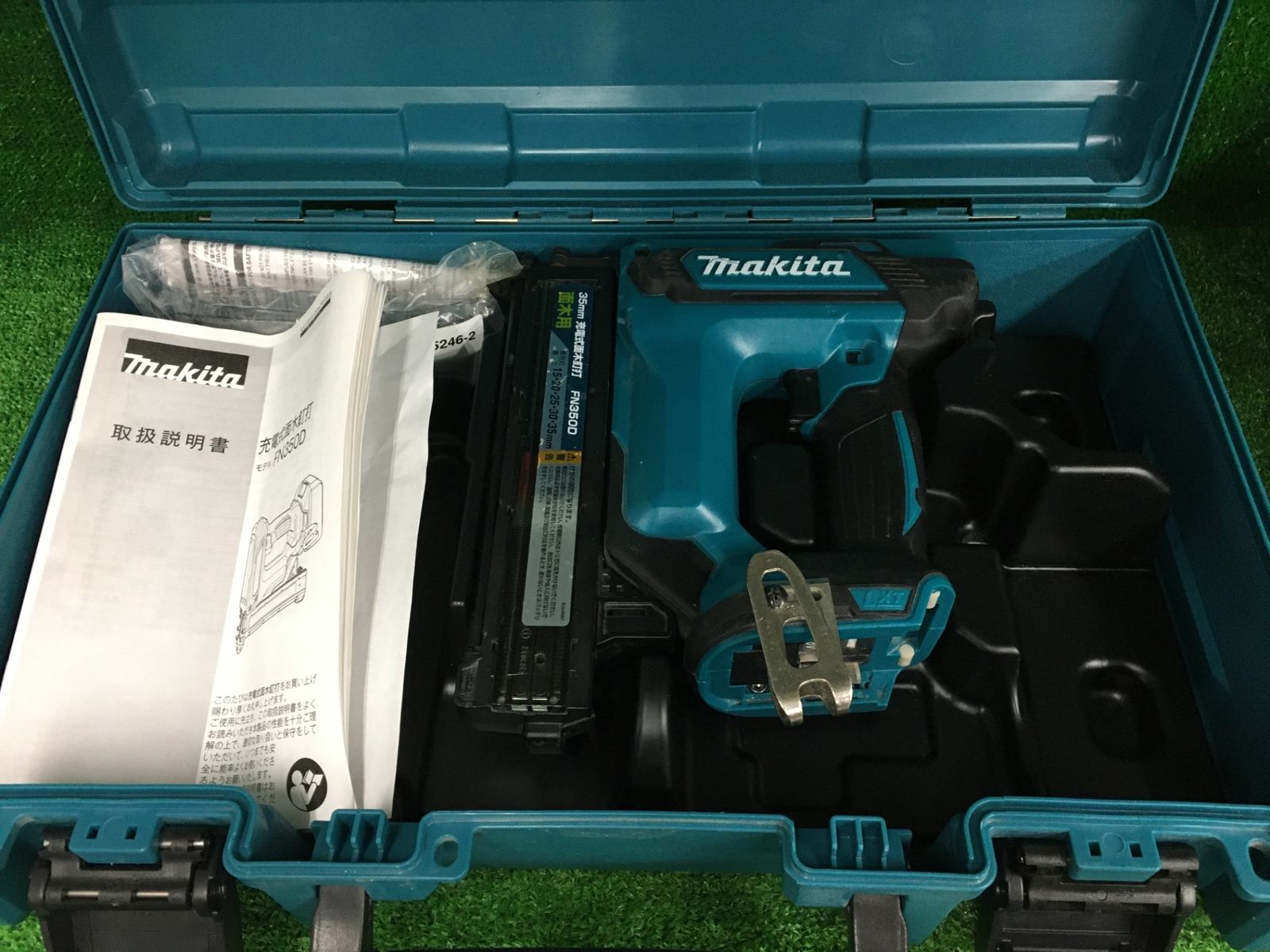 中古品】【0906】☆makita(マキタ) 35㎜18v充電式面木釘打 (本体 