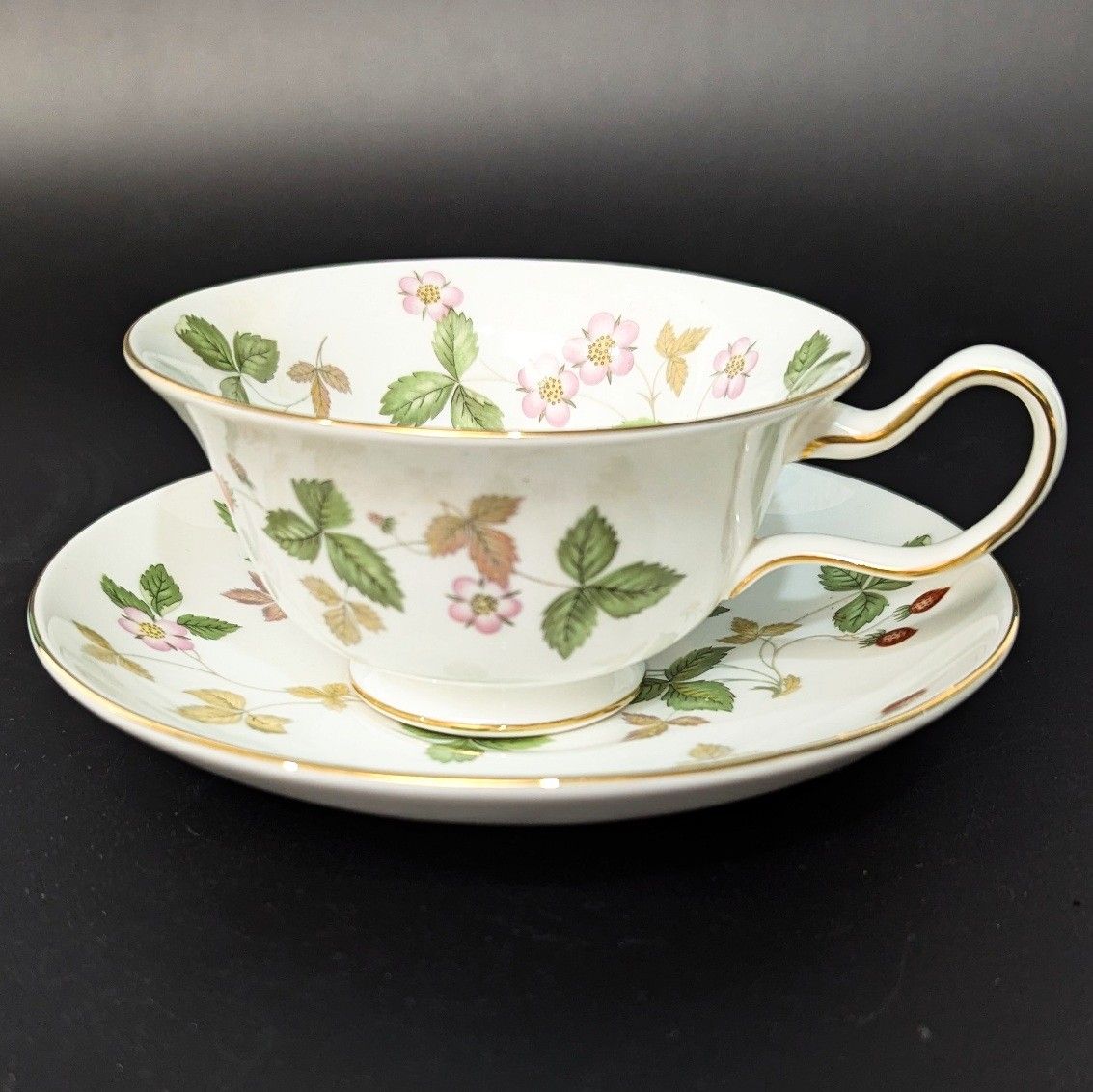 完全未使用品　 ウェッジウッド　ベルローズ ウェッジウッド ワイルドストロベリー カップ＆ソーサー WEDGWOOD