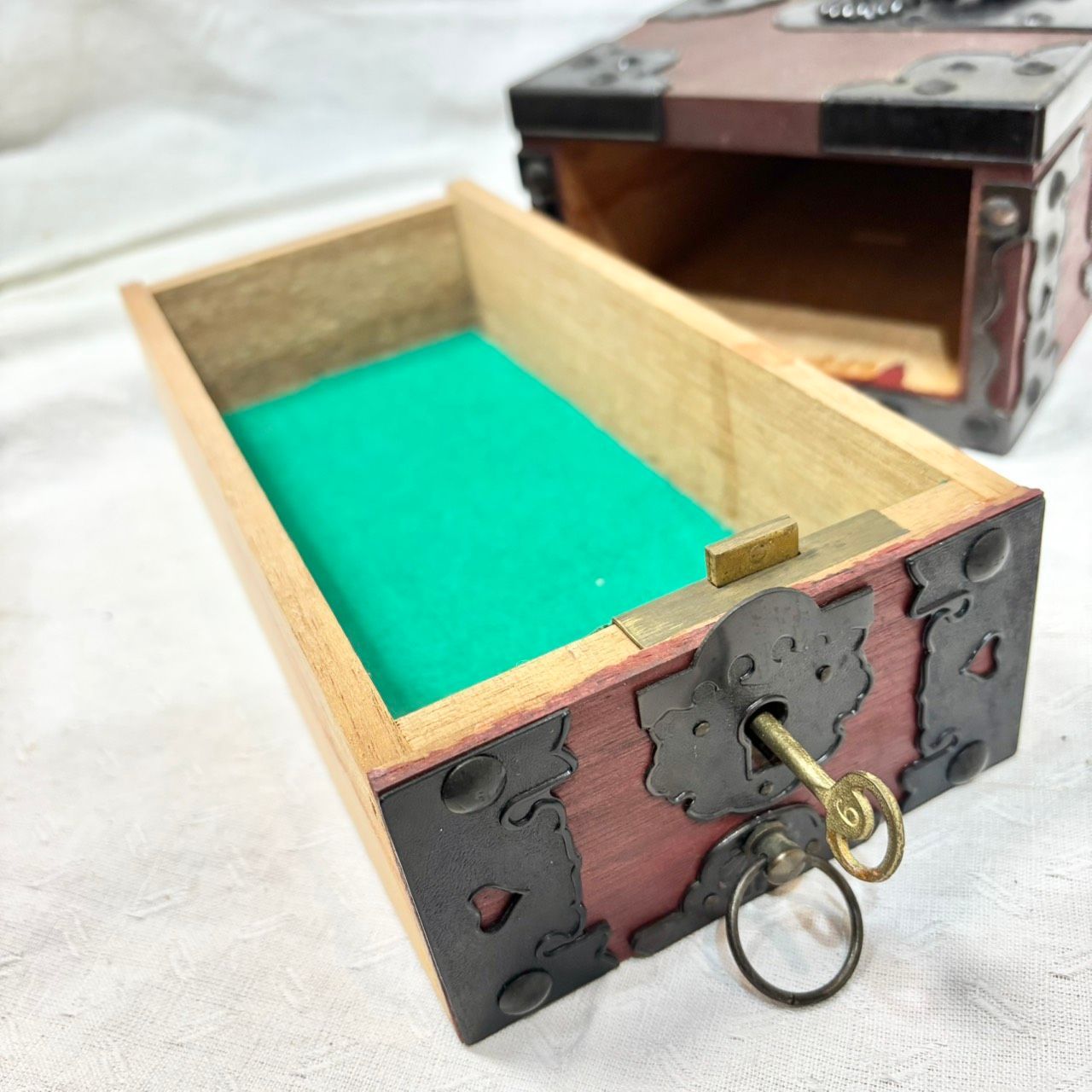 432 アンティーク 千両箱 型 貯金箱 鍵付き 骨董品 昭和レトロ 432 アンティーク 千両箱 型 貯金箱 鍵付き 骨董品 昭和レトロ