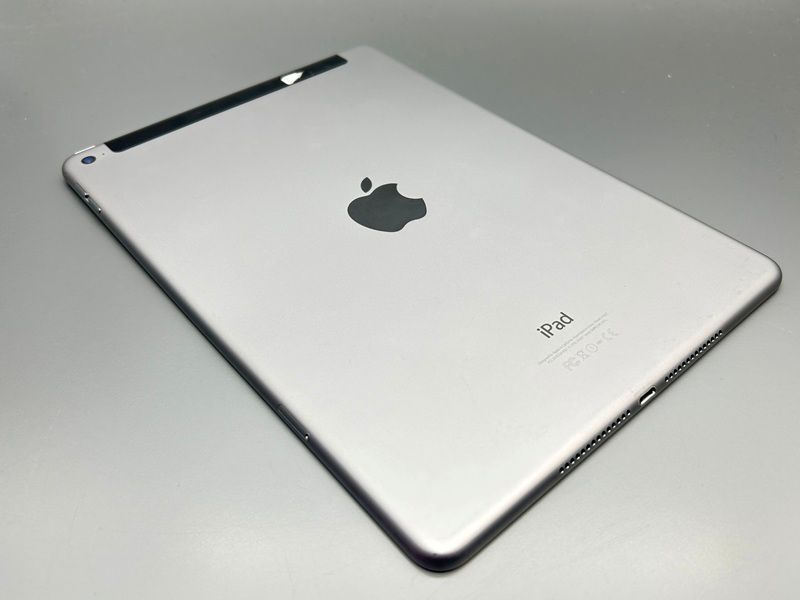 ○中古美品○Apple iPad Air 2 Wi-Fi MGTY2J/A 128GB シルバー○iOS 