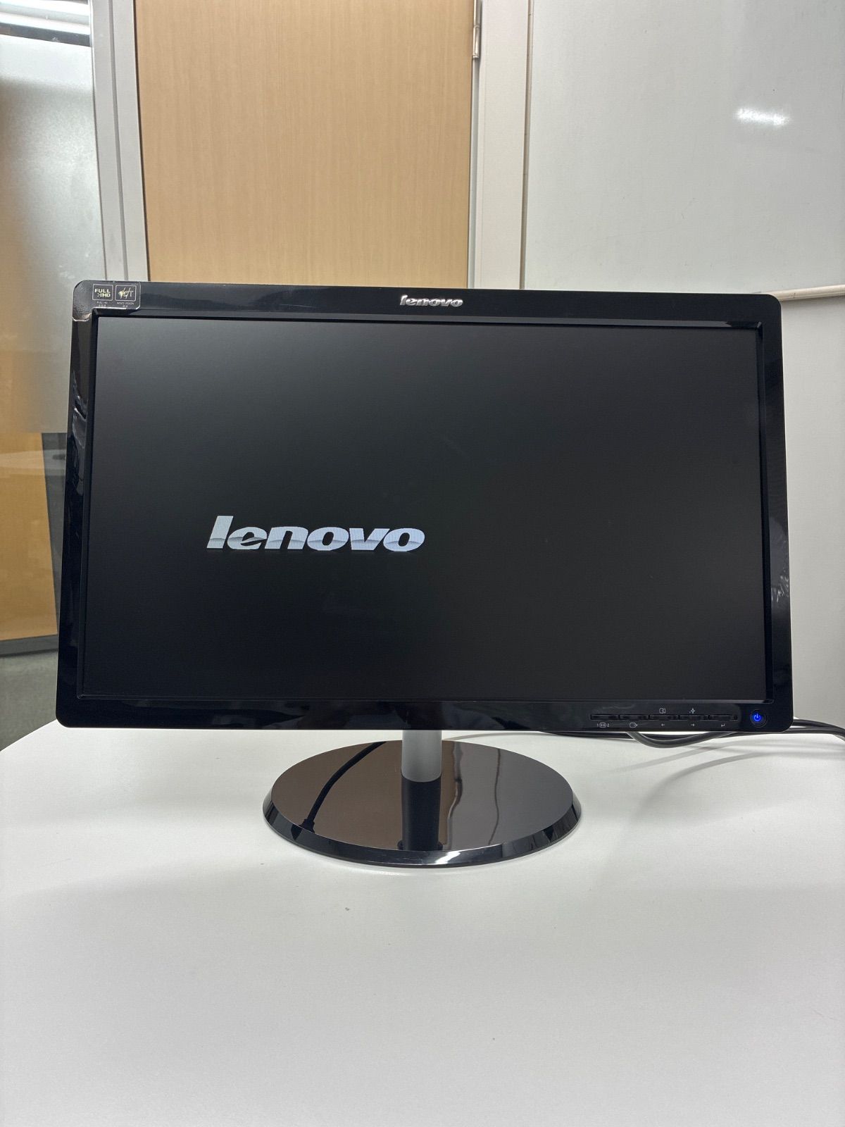 Lenovo モニター　L2261WA 中古　USBケーブル付きなので、すぐに使用できます！ Lenovo モニタ (目立った傷や汚れなし) - メルカリ