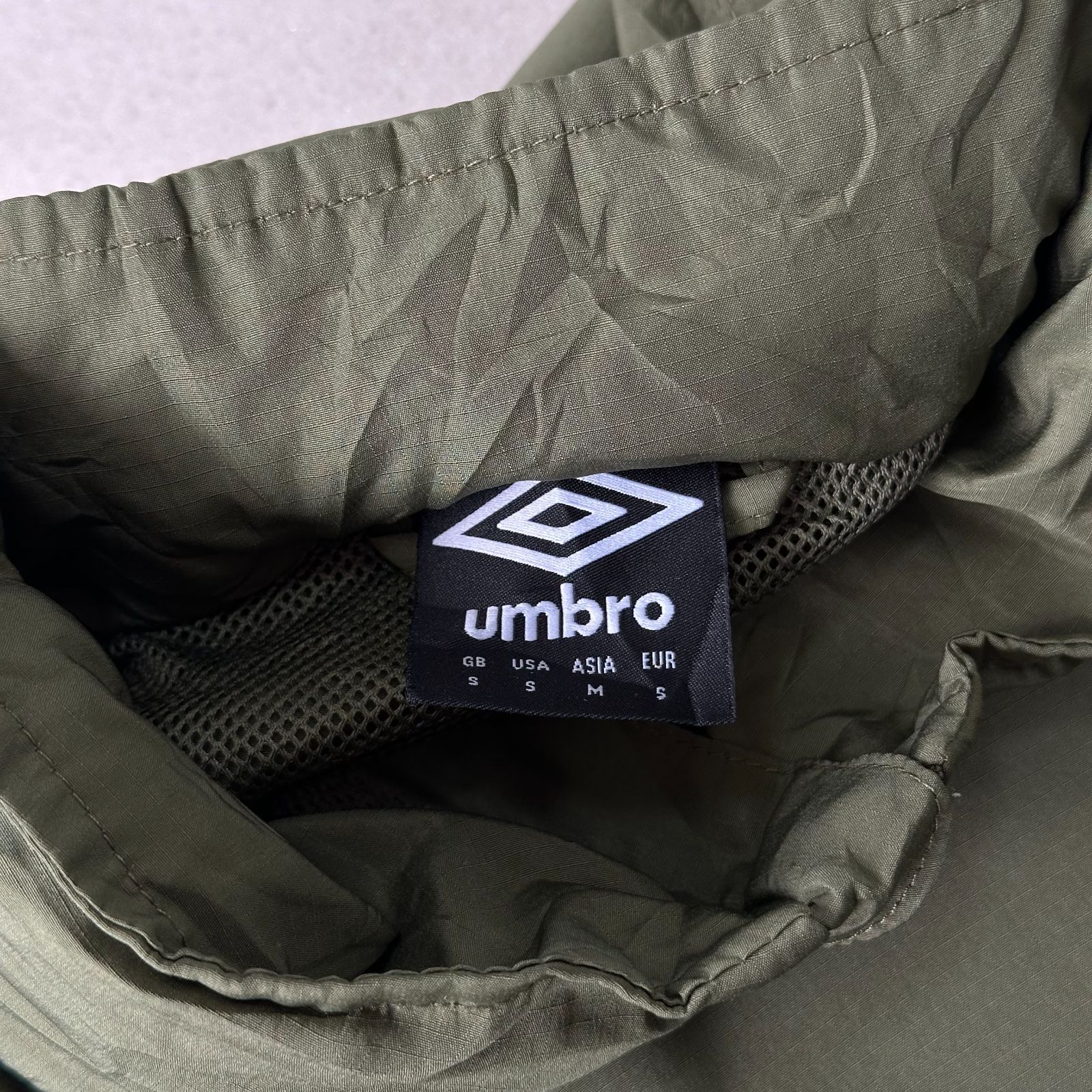 90s アンブロ UMBRO ナイロンジャケット オリーブグリーン S P2591