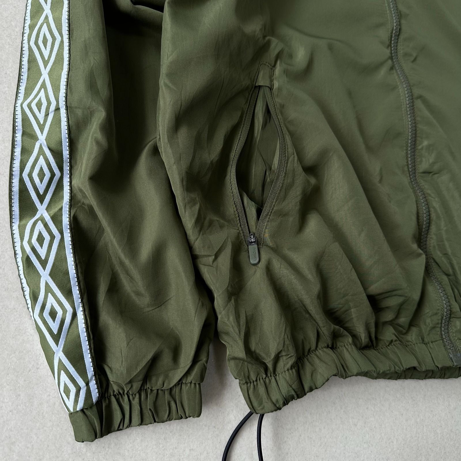 90s アンブロ UMBRO ナイロンジャケット オリーブグリーン S P2591