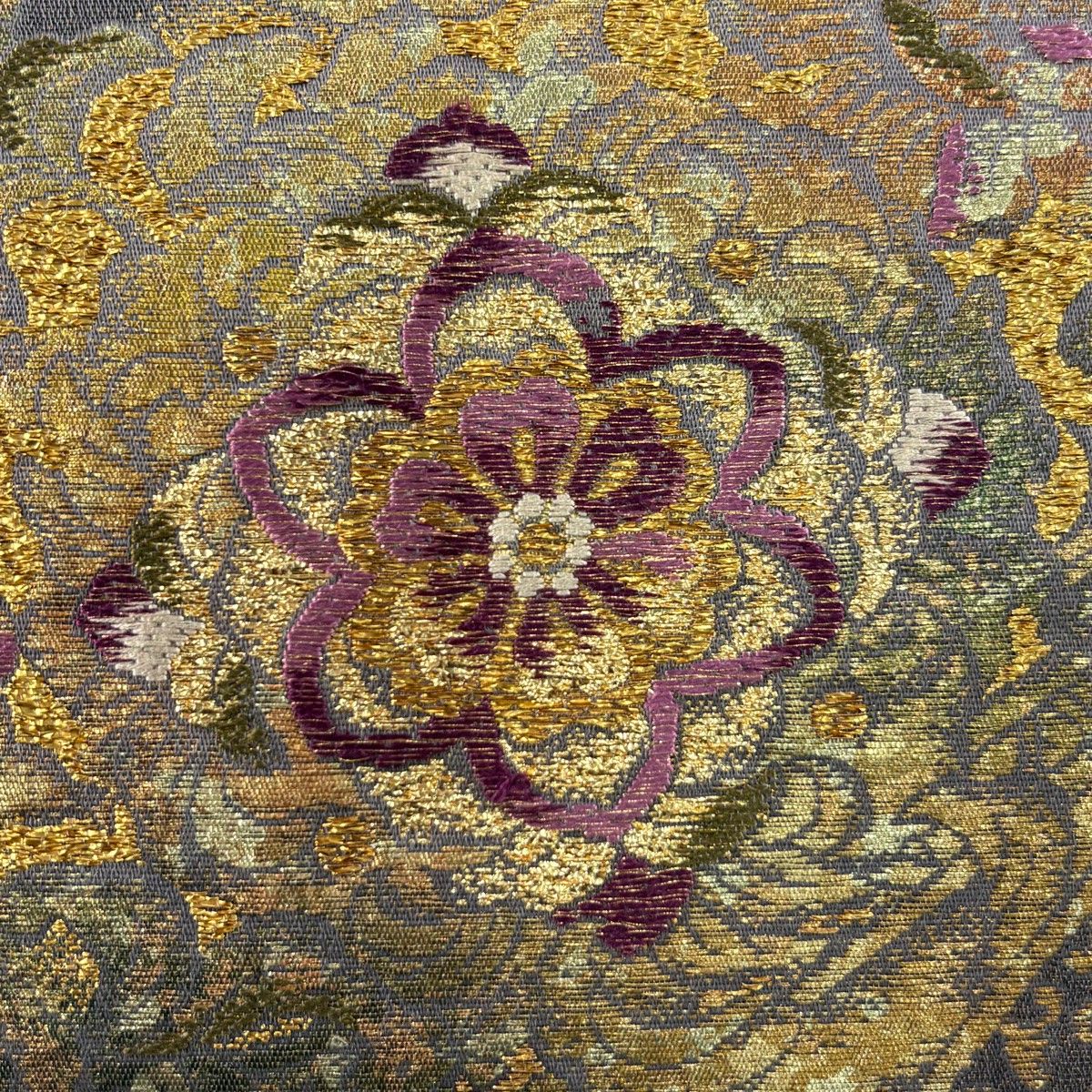 美品】 袋帯 逸品 じゅらく 落款 帝王紫 華文 草花 金糸 箔 灰色 美品】 袋帯 逸品 じゅらく 落款 帝王紫 華文 草花 金糸 箔 灰色