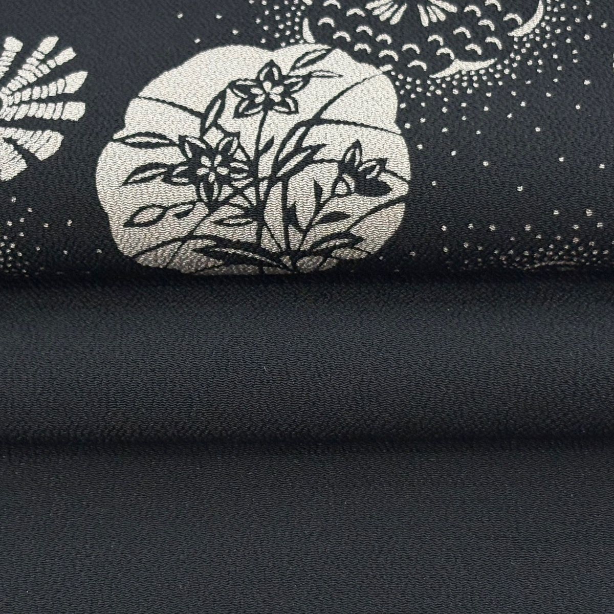 名古屋帯 逸品 落款 伊勢型染 草花 縮緬 黒 正絹 【中古】 - メルカリ