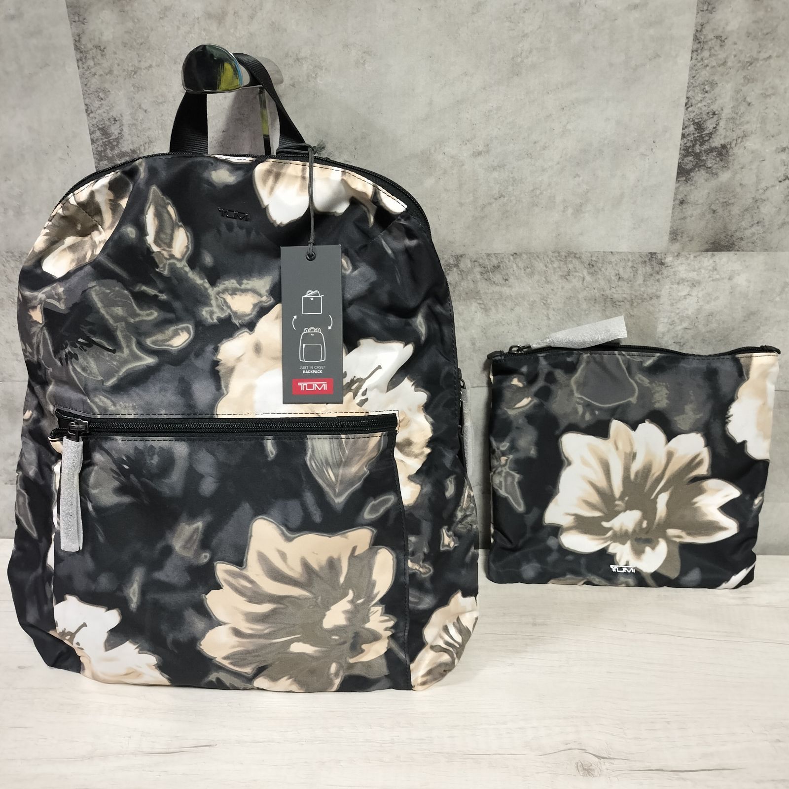 【未使用】TUMI トゥミ ジャストイン フラワー ポーチ付 リュック 花柄 未使用品】TUMI トゥミ Voyageur Backpack ポッカブルリュック ポーチ