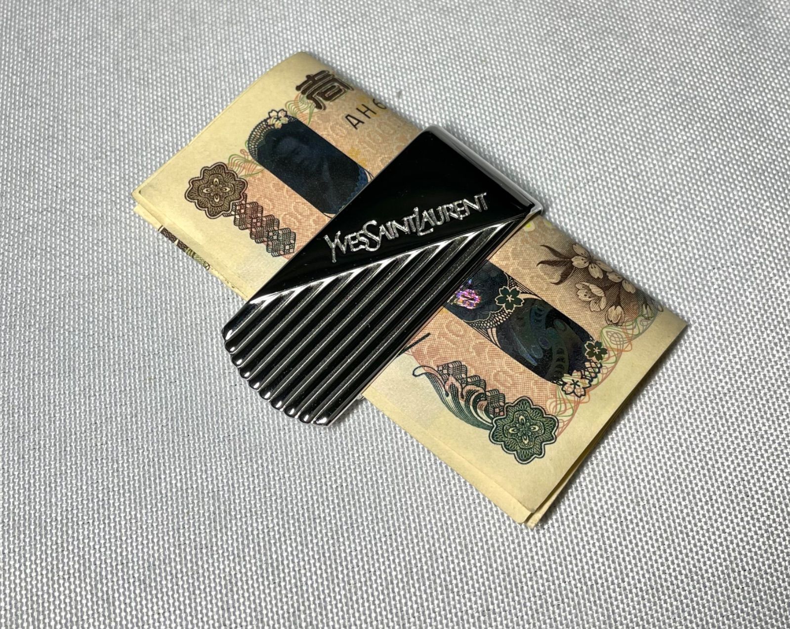 美品 希少 YVES SAINT LAURENT イヴサンローラン ブランドロゴ文字