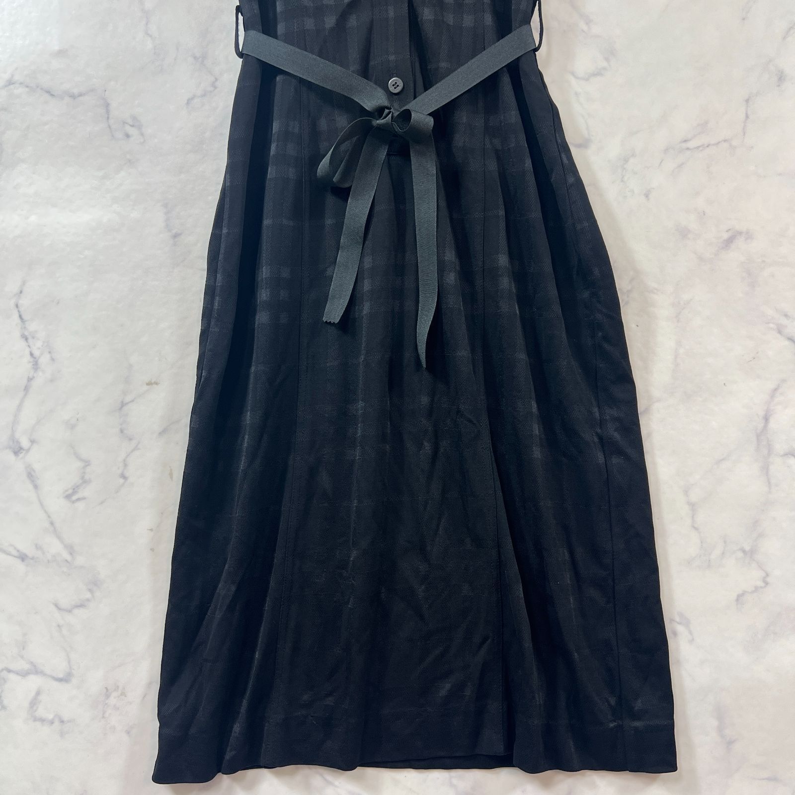極美品 バーバリーロンドン シャドーチェックワンピ ノバチェック 黒 B2179 極美品 バーバリーロンドン シャドーチェックワンピース ノバチェック