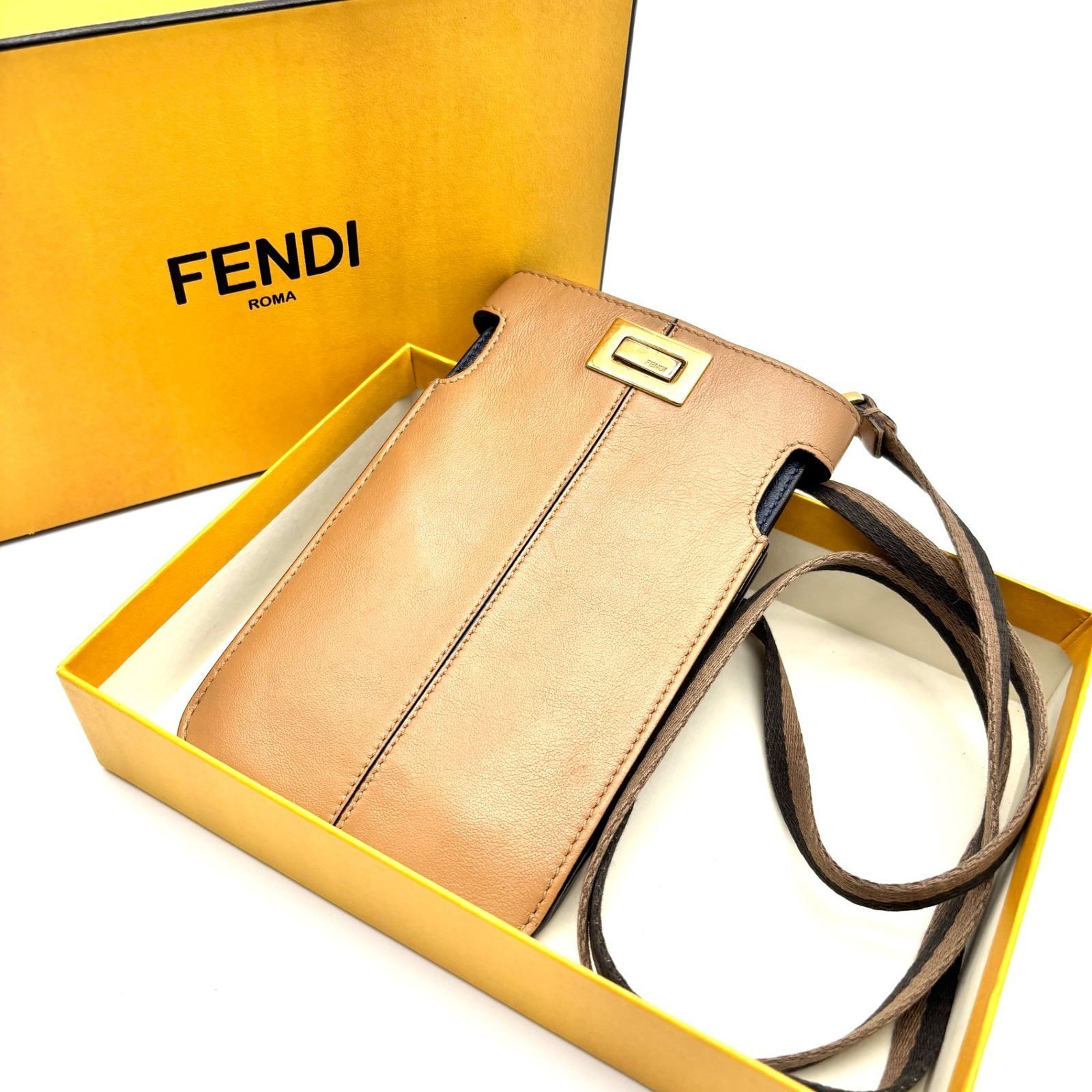 美品 FENDI フェンディ ピーカブー スマートフォンポーチ スマホポーチ