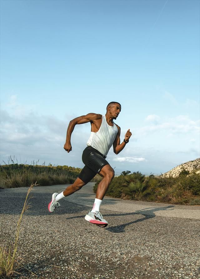 HOKA rabbit ランニングハーフタイツ　SM サイズ　希少品！ ランニング ハーフタイツ HOKA rabbit ランニングハーフタイツ SM