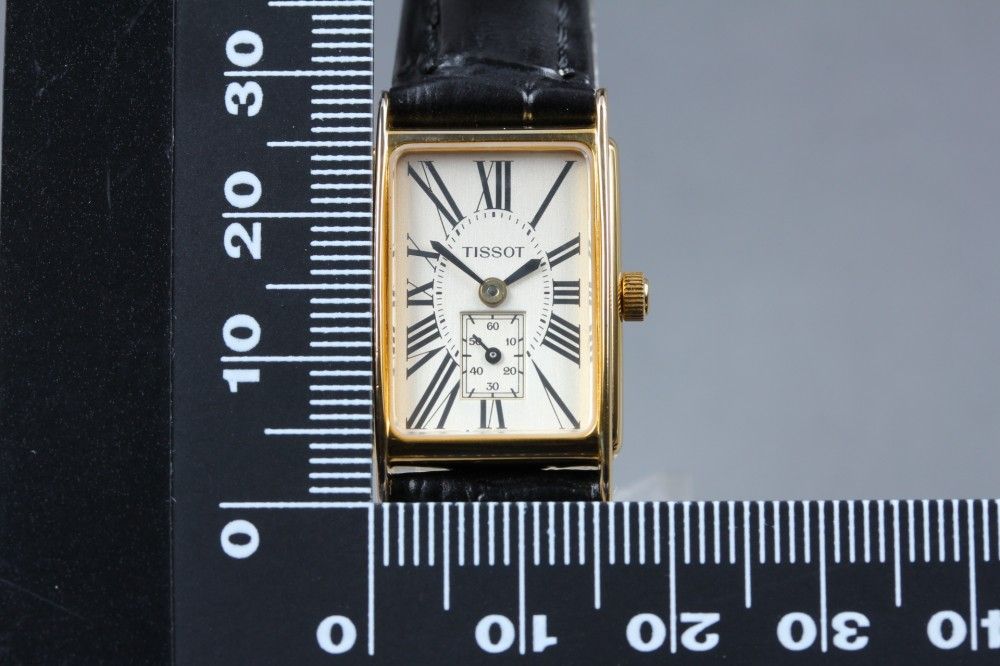 稼働品】TISSOT A222 ローマン タンク スモセコ クオーツ レディース