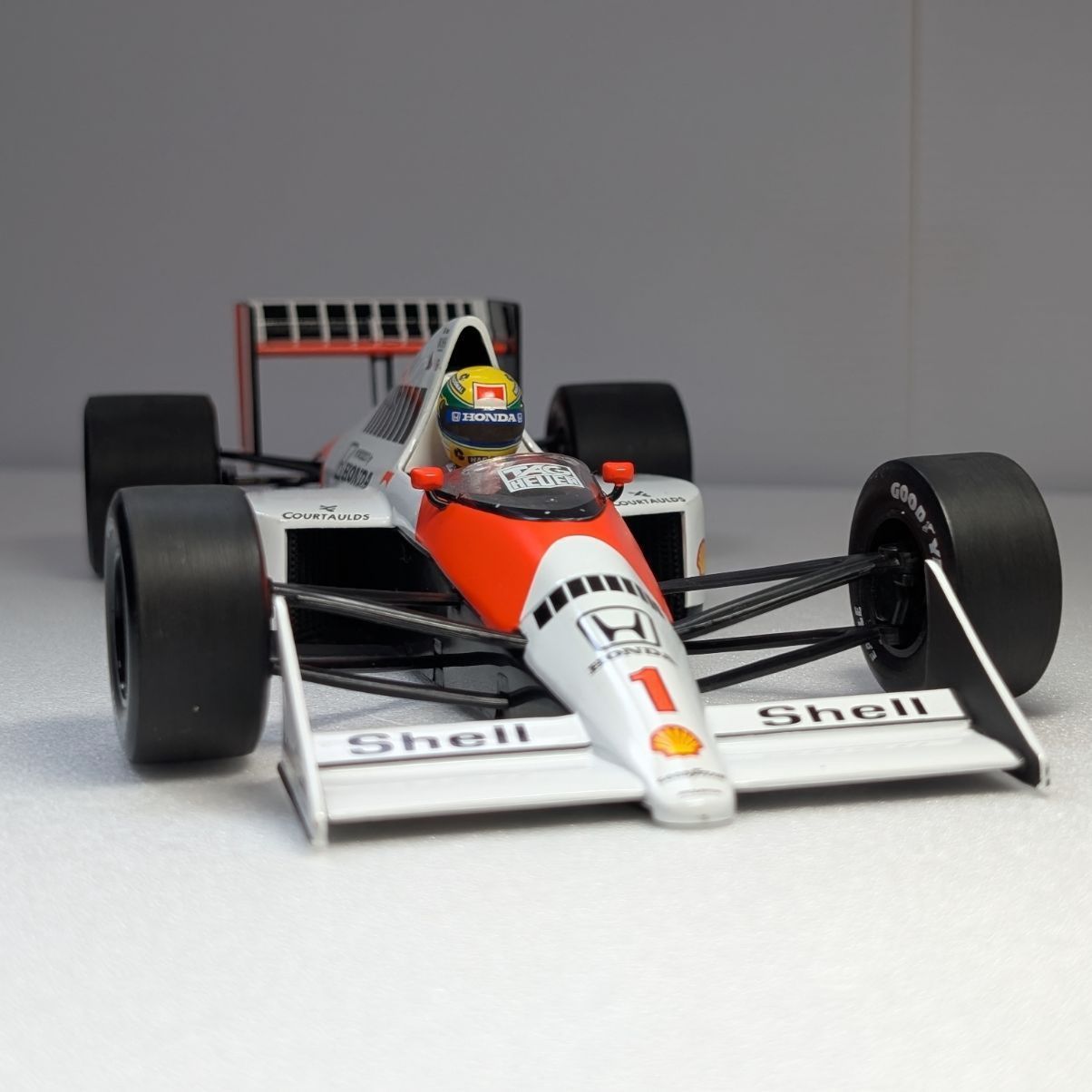 1/18 ミニチャンプス マクラーレンMP4/5 アイルトン・セナ 1989年 F1