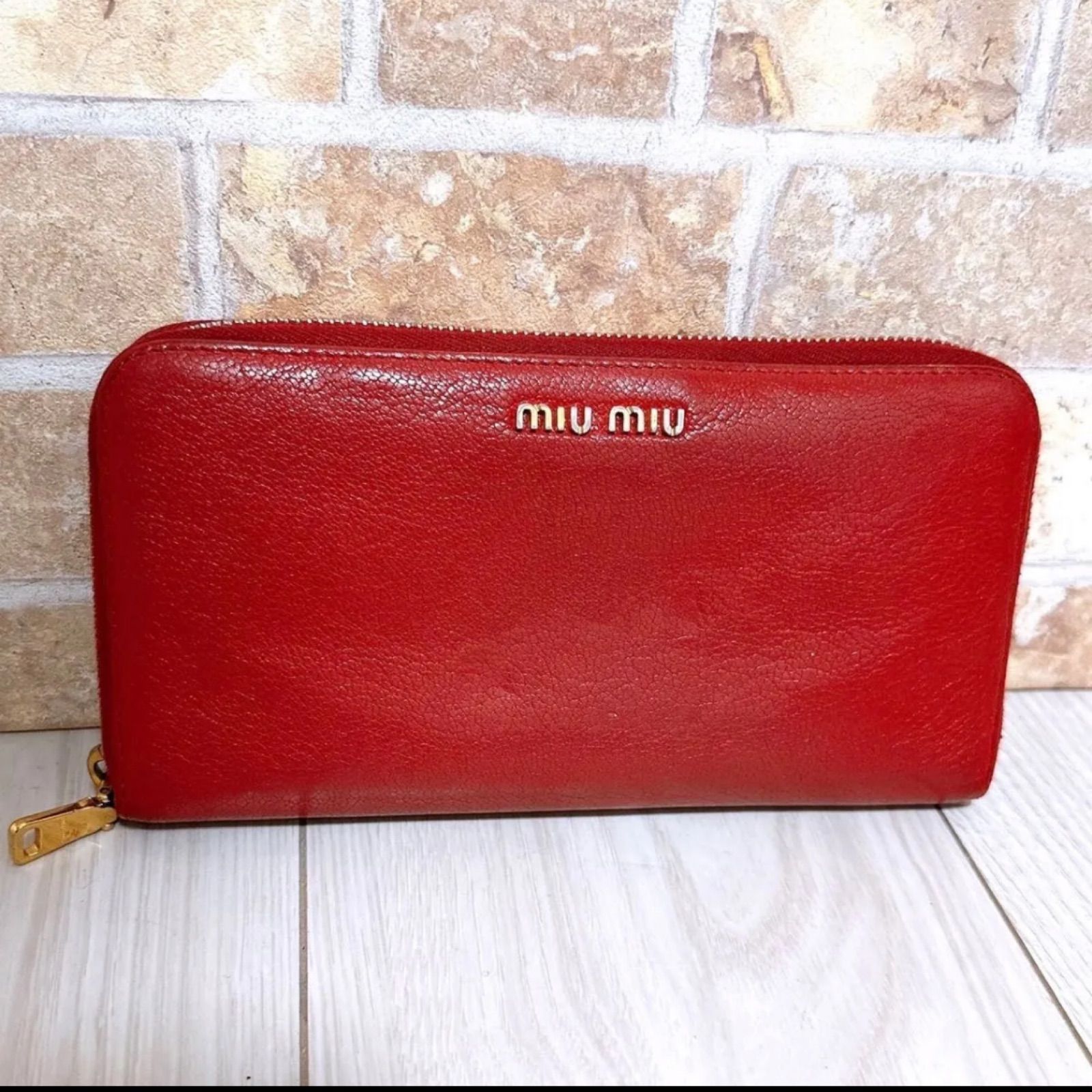 格安》miumiu(ミュウミュウ) 長財布 ラウンド - メルカリ