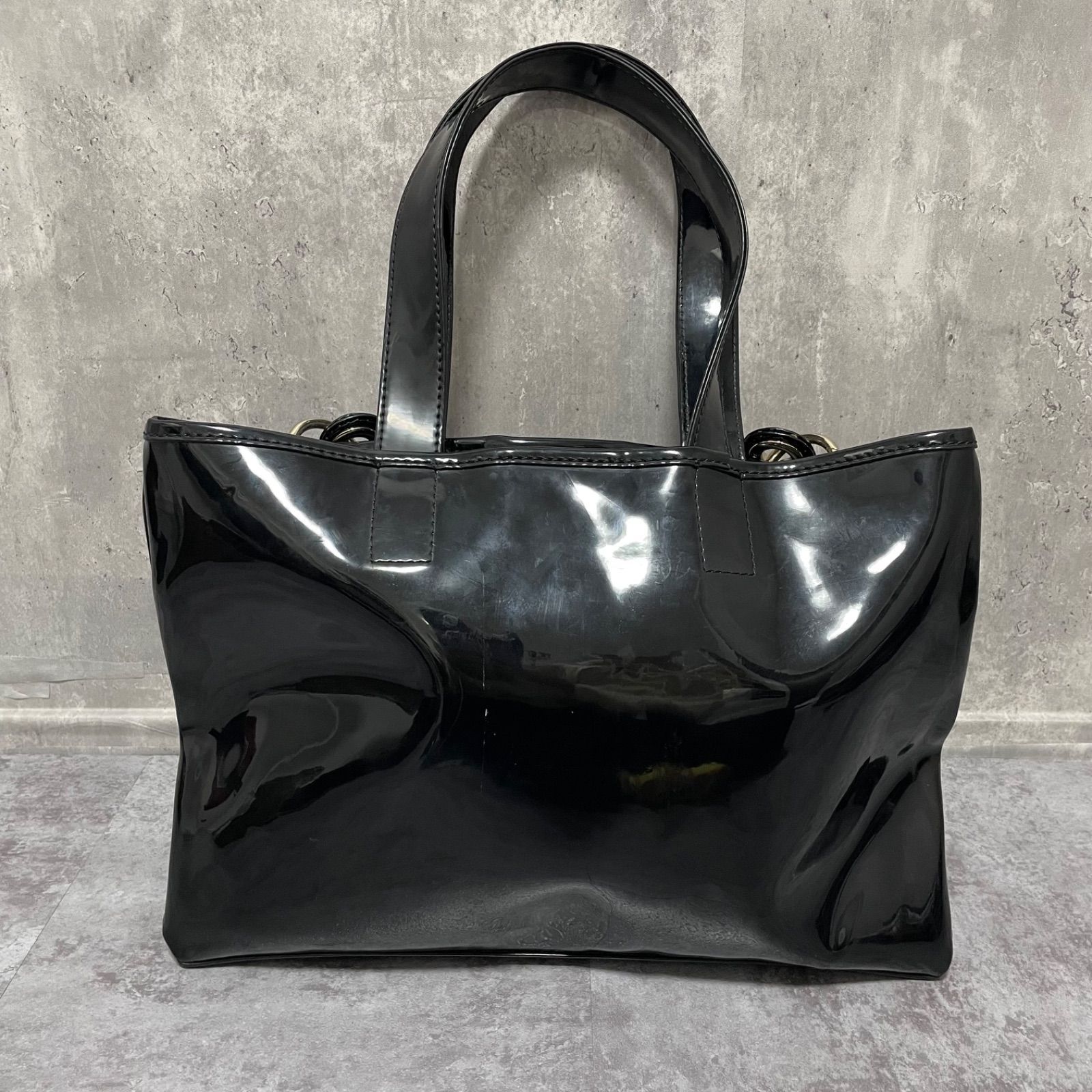 SEE BY CHLOE】シーバイクロエ エナメルトートバッグ ロゴ入り 