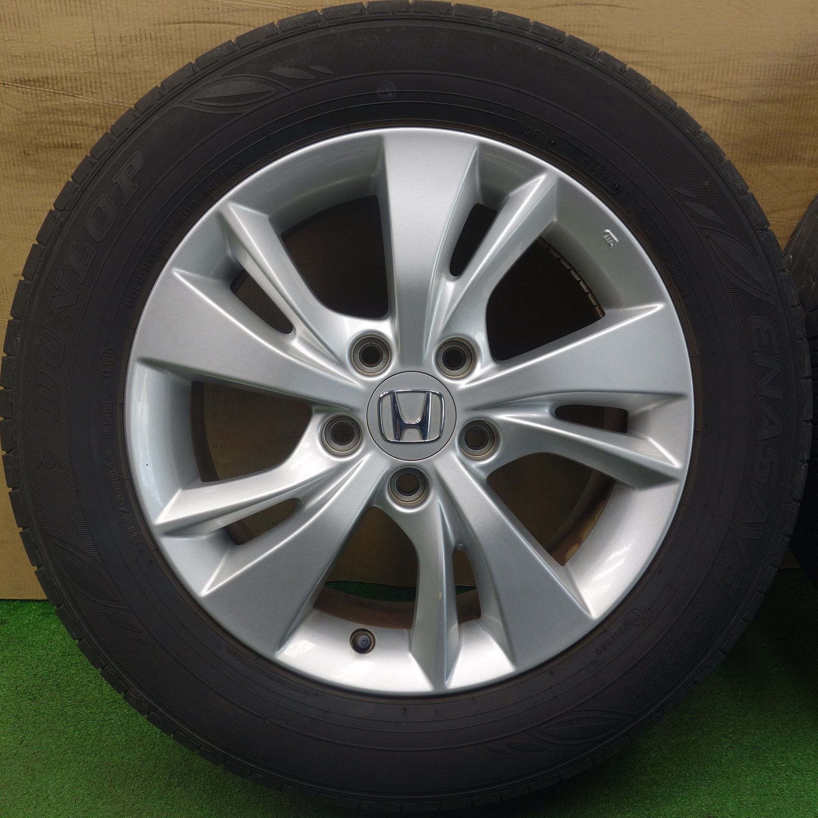 バリ溝！キレイ！8.5分☆ホンダ ヴェゼル 純正 215/60R16 ダンロップ 