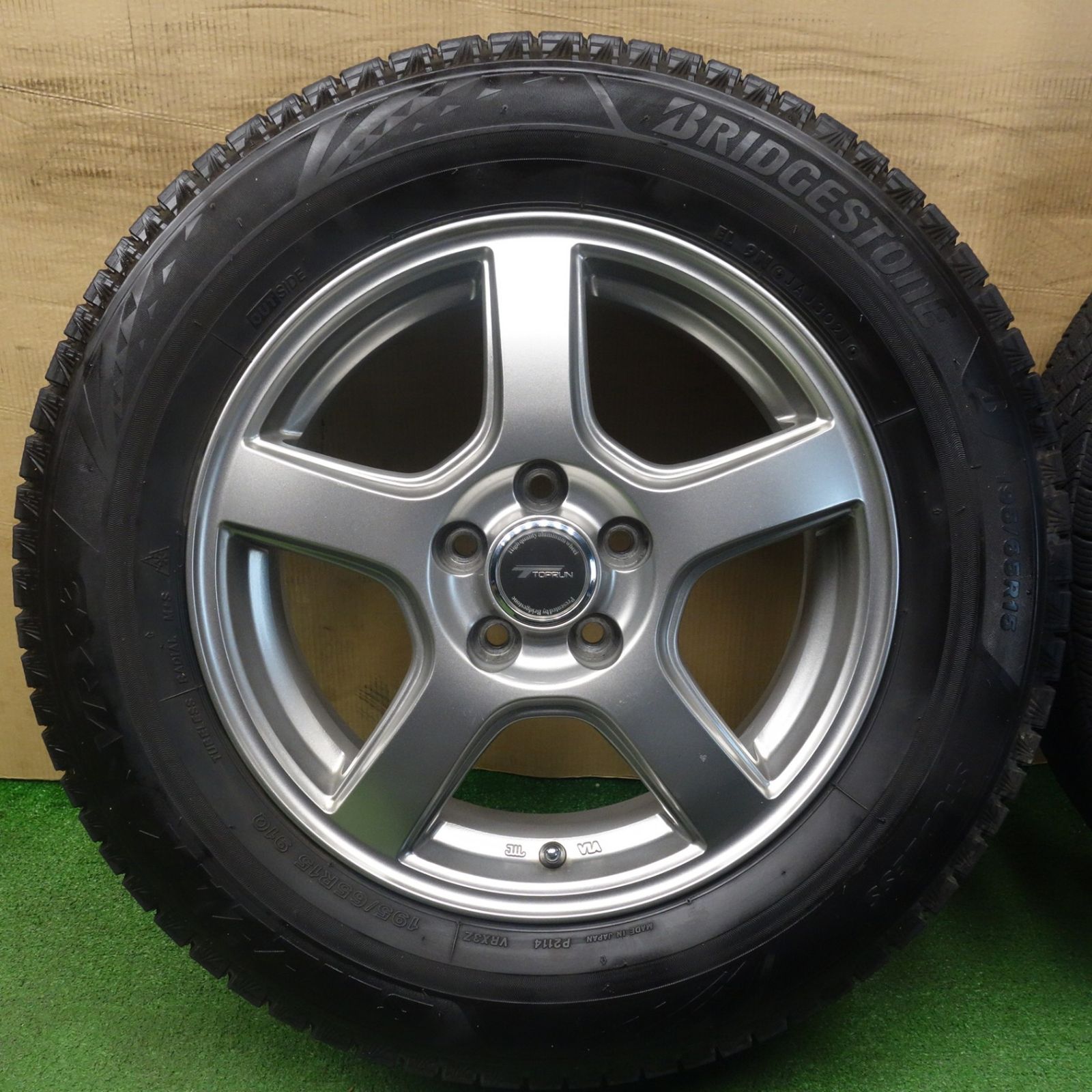 バリ溝！キレイ！9分☆プリウス 等 195/65R15 スタッドレス 