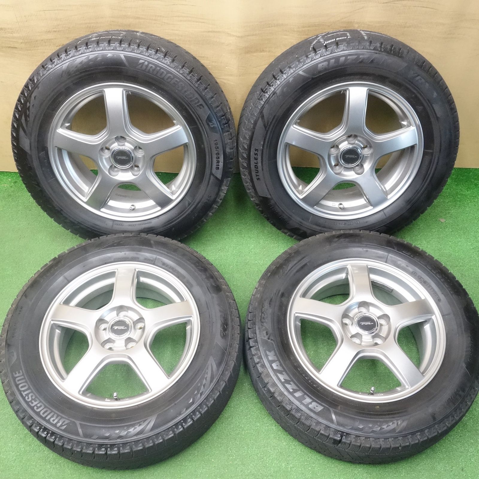 バリ溝！キレイ！9分☆プリウス 等 195/65R15 スタッドレス