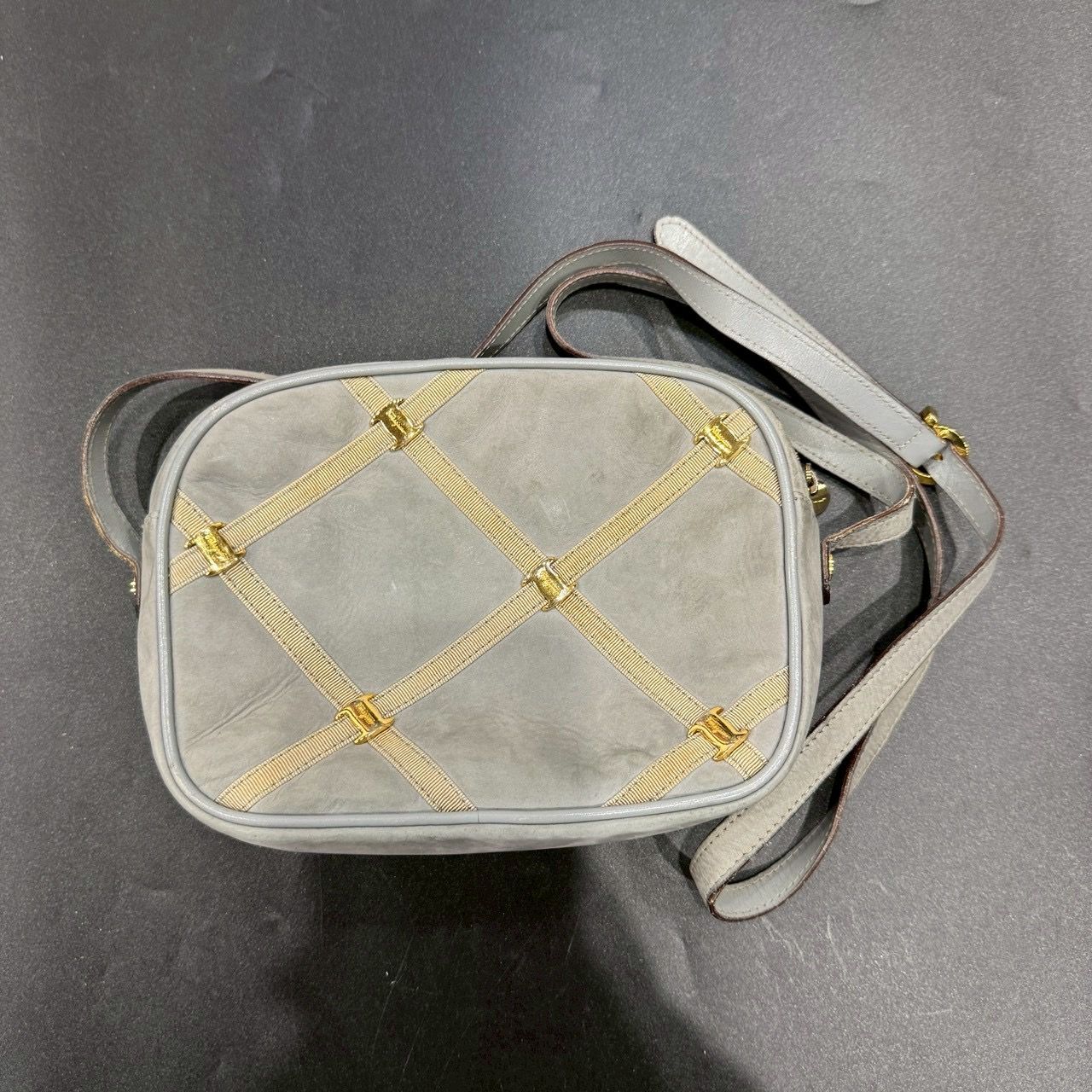 サルヴァトーレフェラガモ ショルダーバッグ B26031700 7,600円
