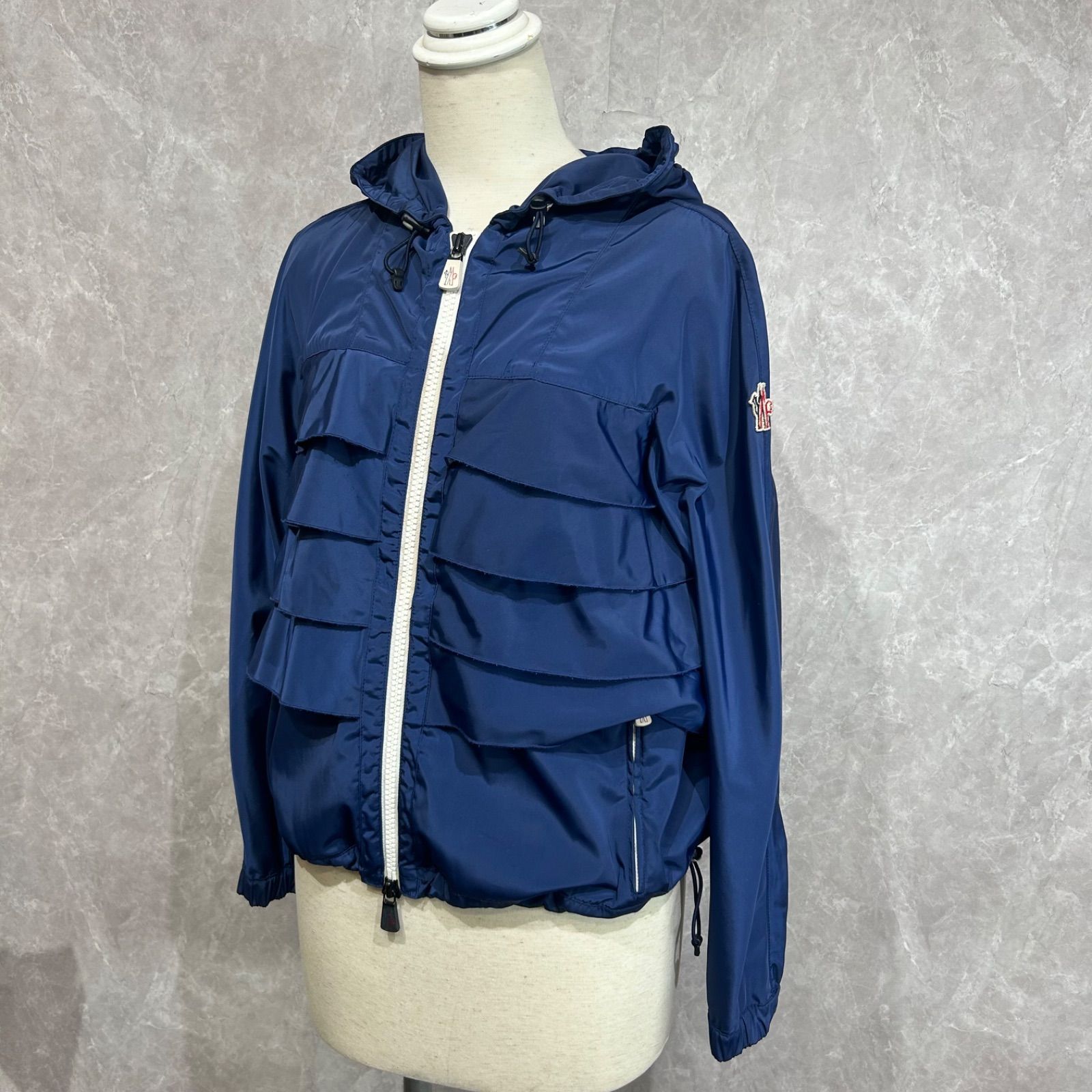 MONCLER ネイビー フリルジャケット | APPS-BICENTENARIO-PRD-01