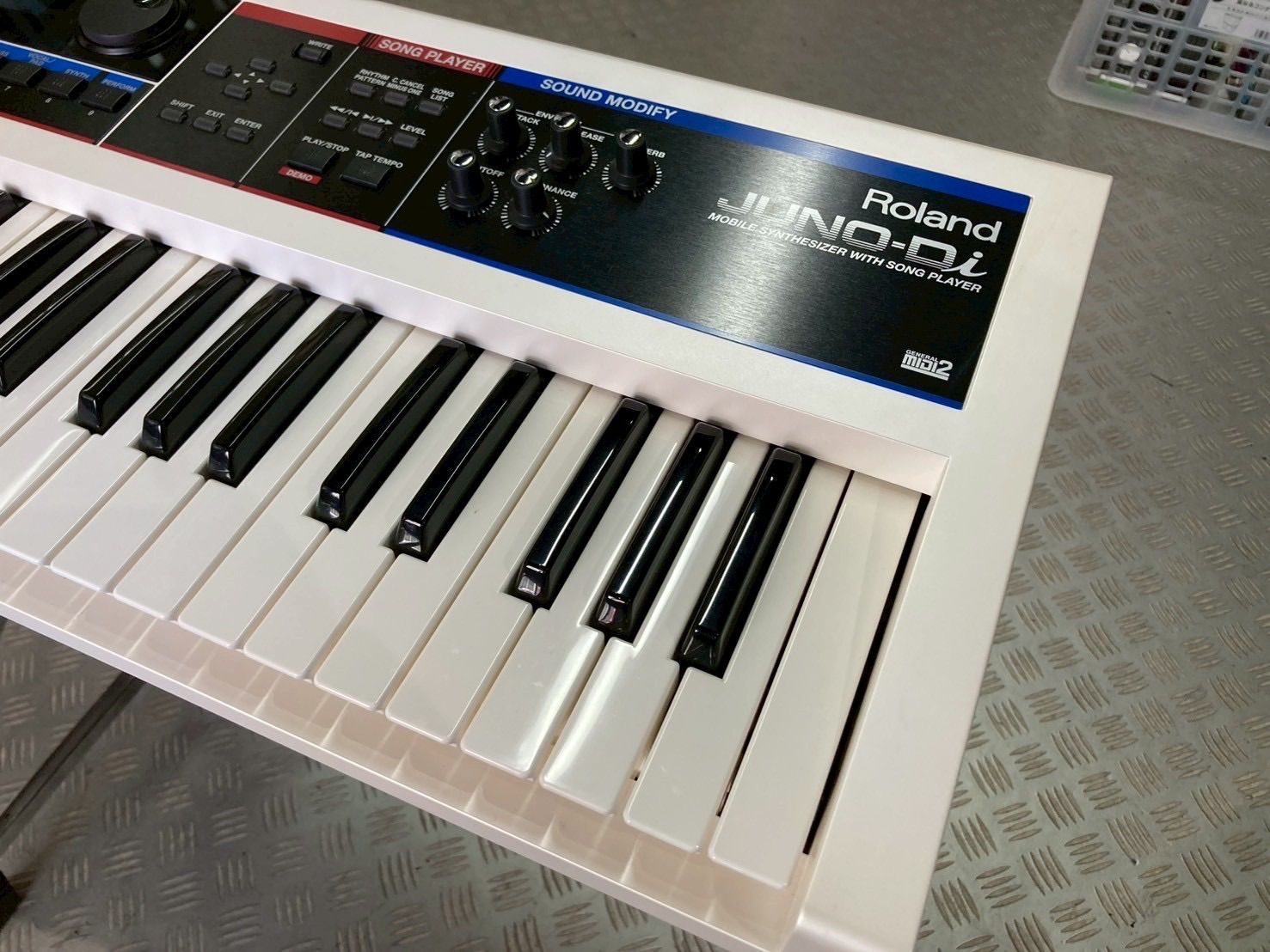 Roland / JUNO-Di ホワイト シンセサイザー ローランド - メルカリ Roland / JUNO-Di ホワイト シンセサイザー ローランド - メルカリ