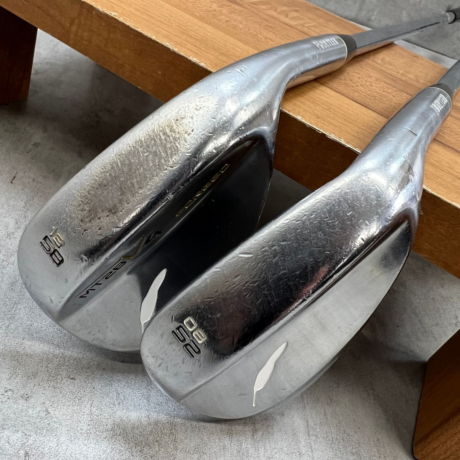 左) フォーティーン ウェッジ MT-28V4 52°、 56° 2本セット 特別