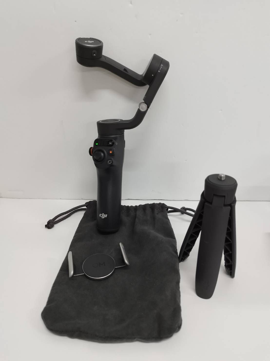 値下げ】DJI Osmo Mobile 6 スマホ用ジンバル 保証付き 【公式通販】