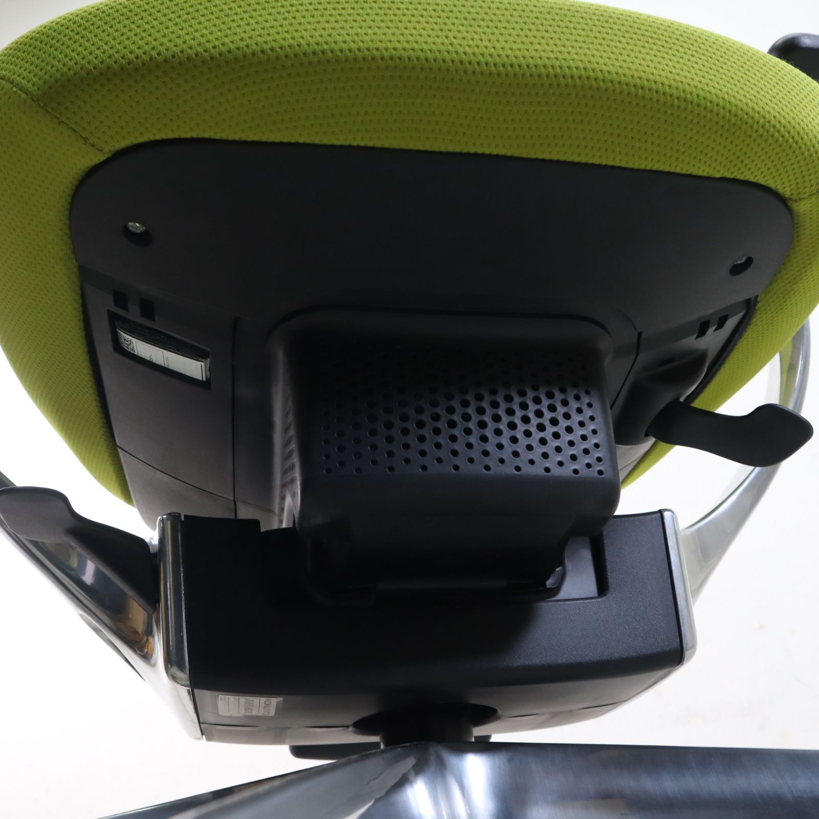  KOKUYO コクヨ ing イング デスクチェア グリーン 背メッシュ 座面クッションタイプ ヘッドレスト付き アルミ肘 オフィスチェア デスクワークに集中しながら 自然と体が動かせるイス 389h22 オフィスチェア オフィスチェア ワークチェア 椅子 チェア