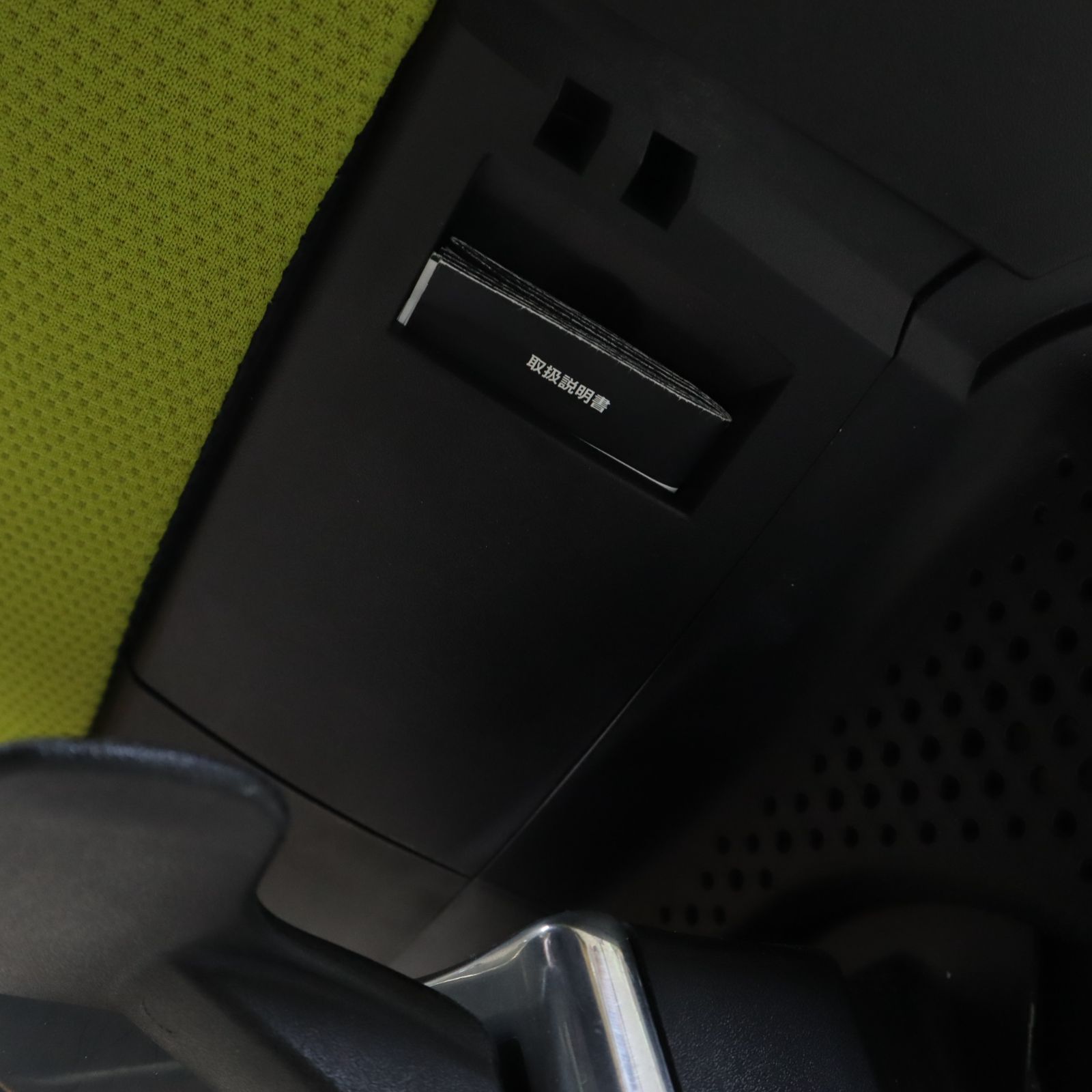 オフィスチェア デスクワークに集中しながら