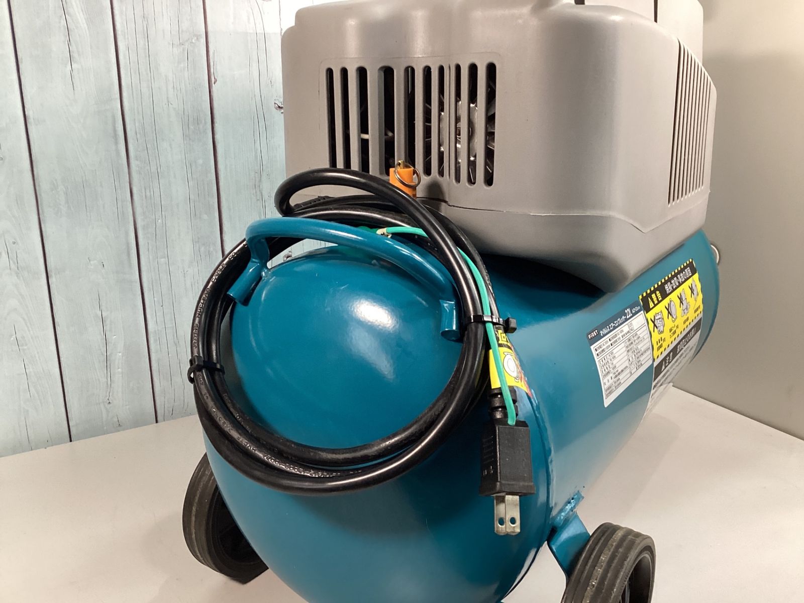 中古】 FIRST オイルレスエアーコンプレッサー22L ACP-22OLVB - メルカリ