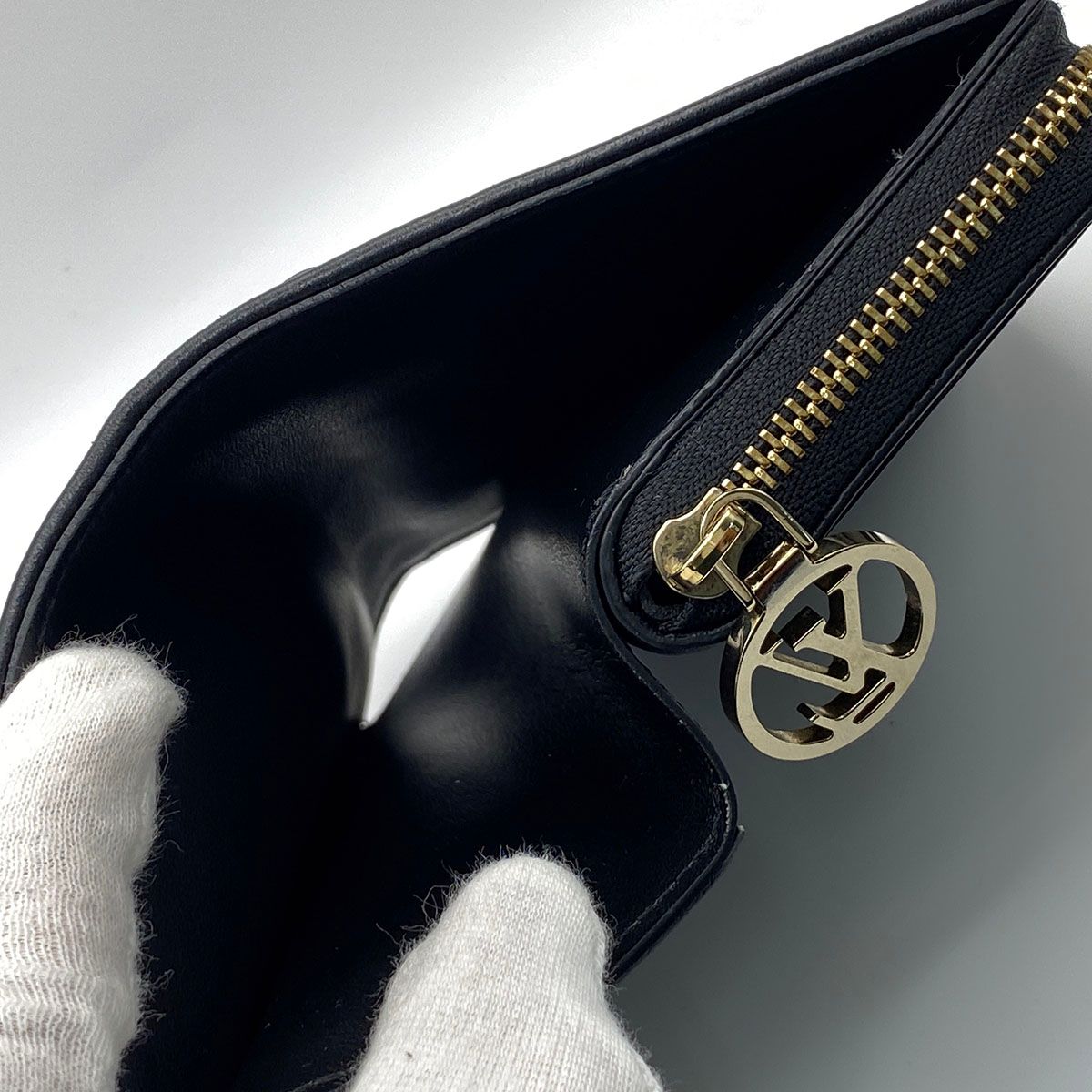 LOUIS VUITTON ルイ・ヴィトン ポルトフォイユ ルー 二つ折り財布 M12378 ラムスキン ブラック  レディース【中古】 LOUIS VUITTON ルイ・ヴィトン ポルトフォイユ ルー 二つ折り財布