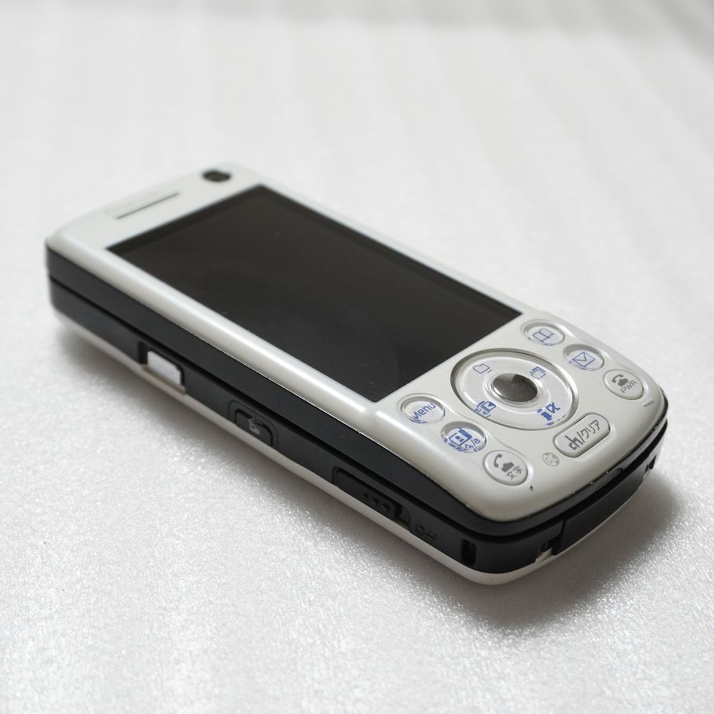 docomo D902i ホワイト 3Gガラケー【送料無料】 - メルカリ