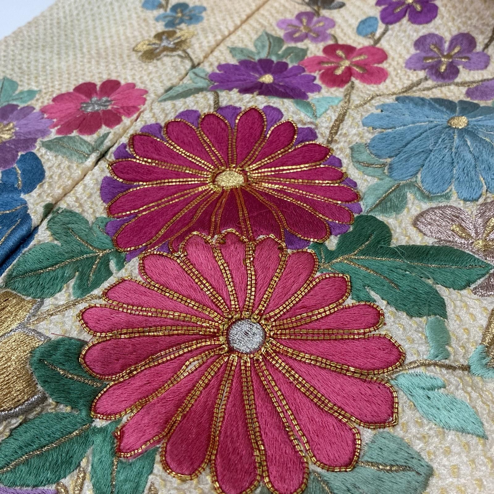 圧巻刺繍 付け下げ 正絹 紋なし 上品な花 着物 U-3844 【公式通販】