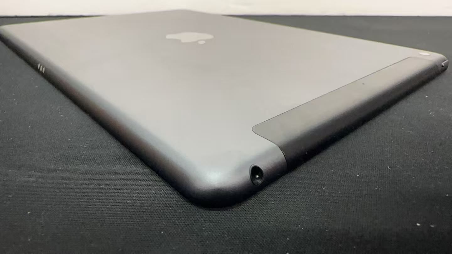 iPad 第9世代 Cellular 64GB スペースグレイ 中古 - メルカリ