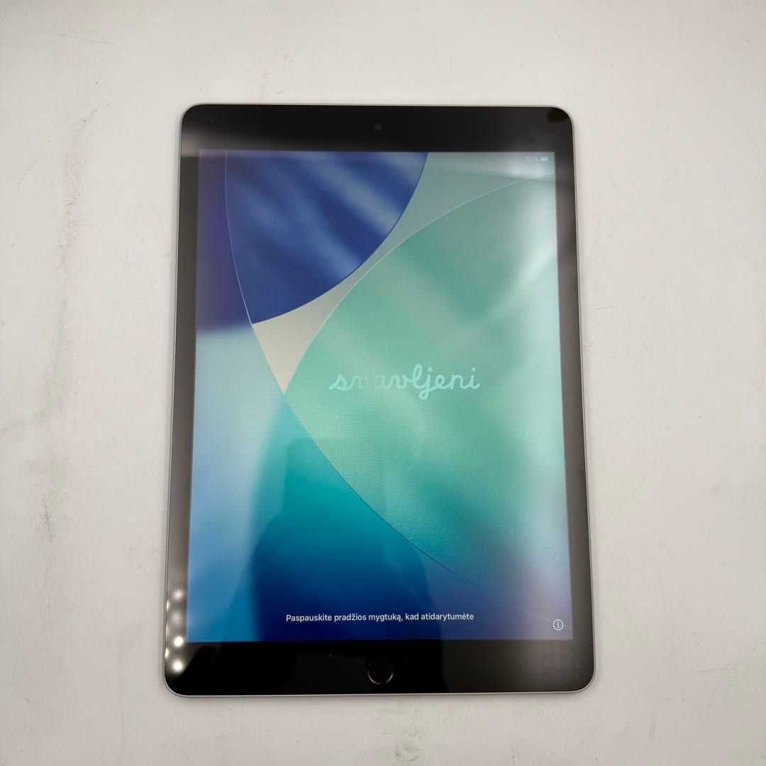 iPad 第9世代 Wi-Fi 64GB シルバー 美品 付属品付 - メルカリ