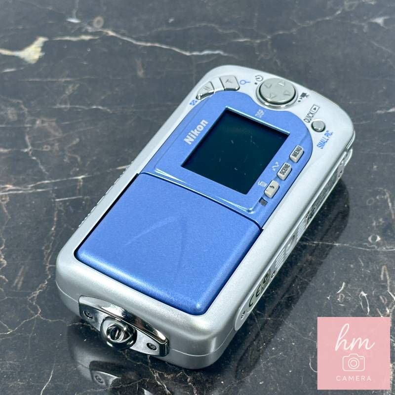 Nikon COOLPIX E2500 シルバー 200万画素 回転レンズ スイバル構造