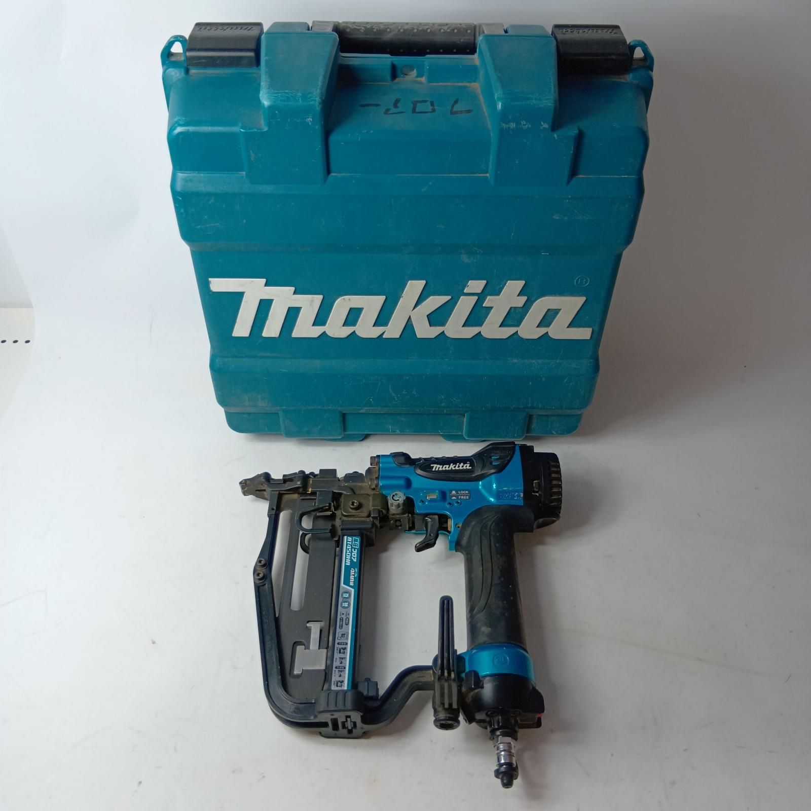 MAKITA マキタ フロアタッカ 高圧 AT450HA ブルー ケース付 - メルカリ