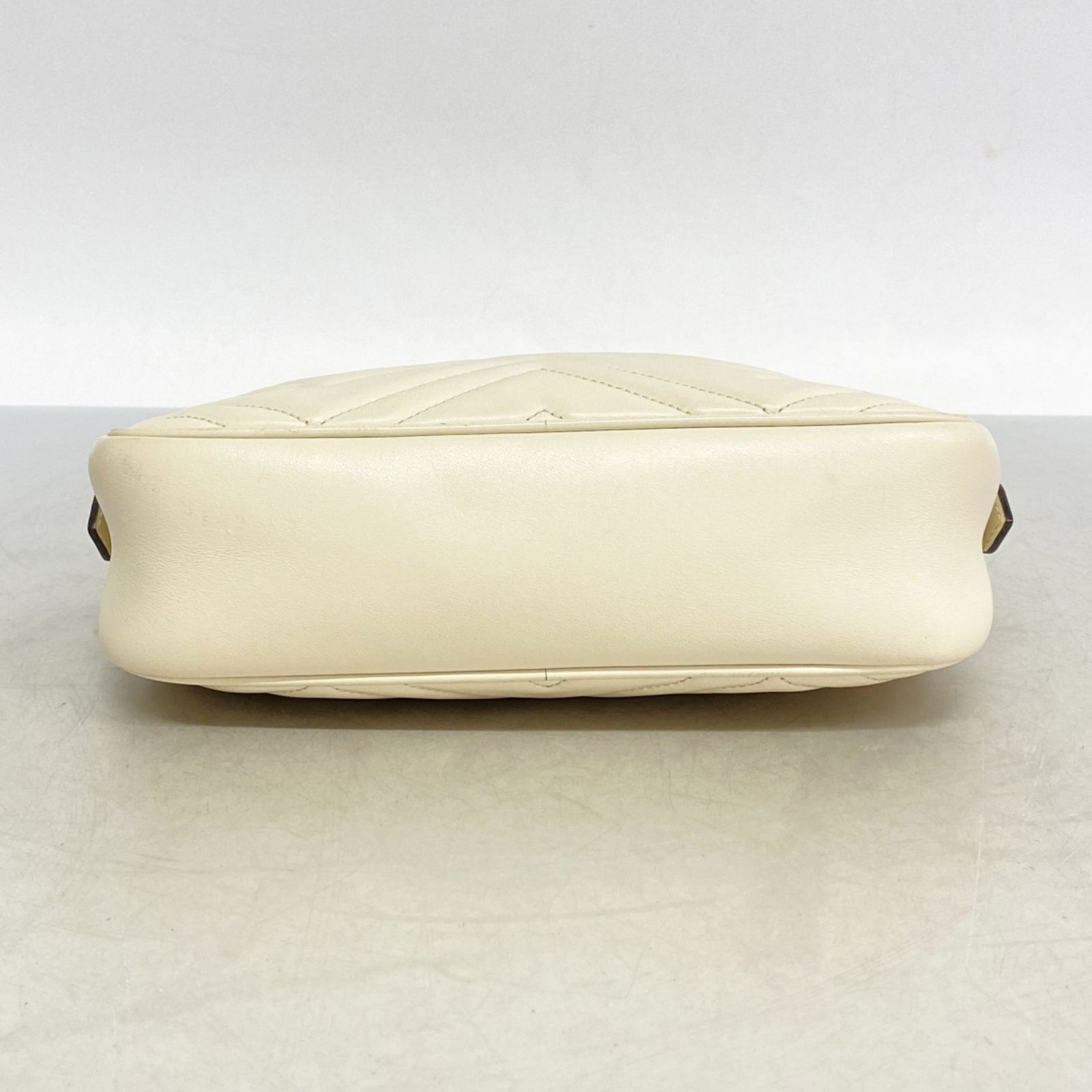 GUCCI グッチ GGマーモント レザー ショルダーバッグ ゴールド金具 ホワイト 447632 GUCCI - GUCCI グッチ GGマーモント レザー ショルダーバッグ ゴールド